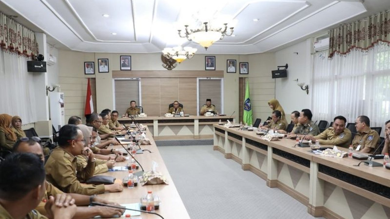 Pemerintah Kabupaten Hulu Sungai Selatan (HSS) membentuk Tim Percepatan Pertumbuhan Ekonomi Daerah (TPPED) dengan sembilan fokus utama. Apa saja langkah percepatan ekonomi HSS ini?