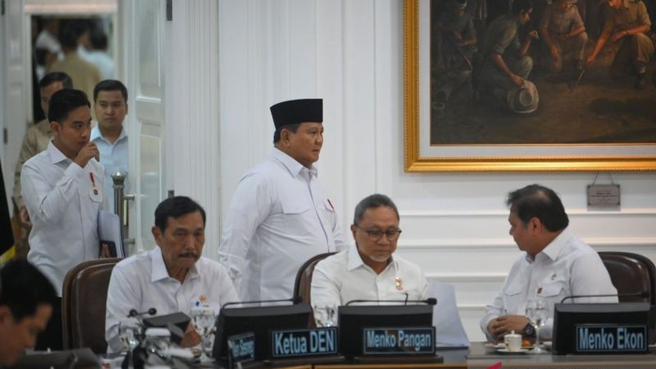 Presiden Prabowo Subianto menegaskan dukungan Prabowo untuk solusi damai ASEAN di Myanmar dan konflik Thailand-Kamboja, menyoroti kompleksitas geopolitik global terkini.