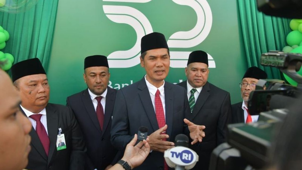 Aset Bank Aceh Syariah melonjak signifikan hingga Rp29,8 triliun pada Juni 2025, membuktikan keberhasilan konversi syariah dan tren positif kinerja keuangan.