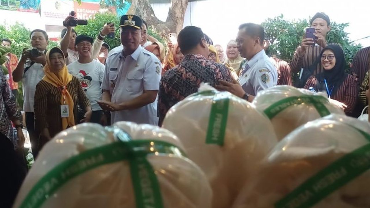 Pemerintah Kabupaten Tulungagung menggelar Gebyar Pangan Murah Tulungagung 2025 untuk mengendalikan inflasi. Simak bagaimana program ini membantu masyarakat!