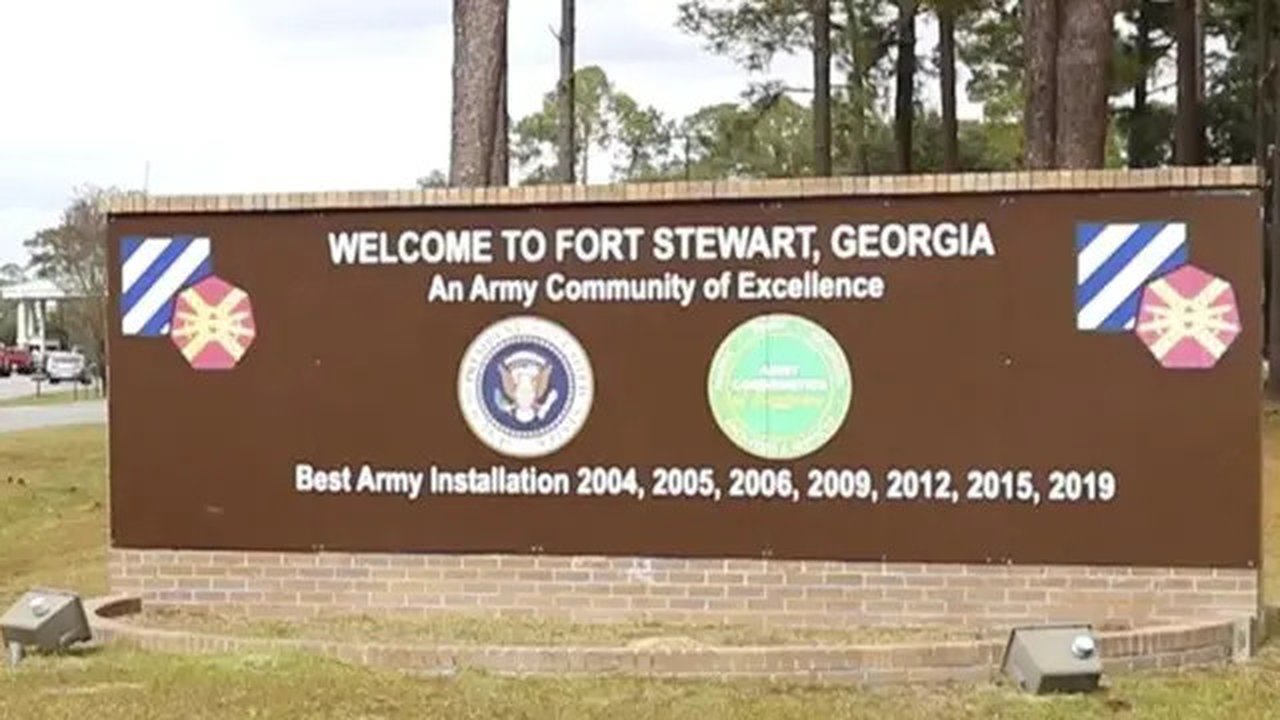 Markas Angkatan Darat Fort Stewart di Negara Bagian Georgia, Amerika Serikat. (Dok. Tangkapan layar via AP)