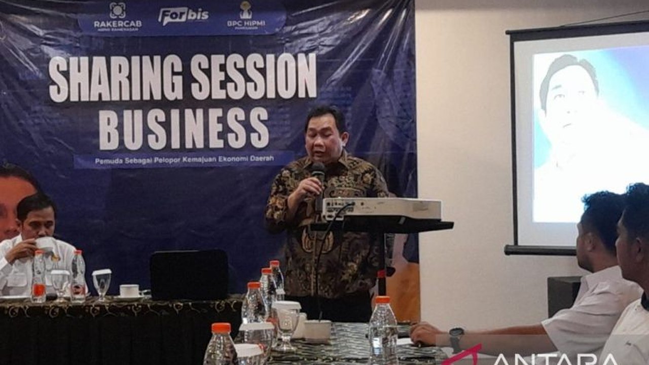 Komisi XI DPR RI mengusulkan solusi jalan tengah untuk mengatasi permasalahan Cukai Tembakau di Pulau Madura, berharap dapat menguntungkan semua pihak.