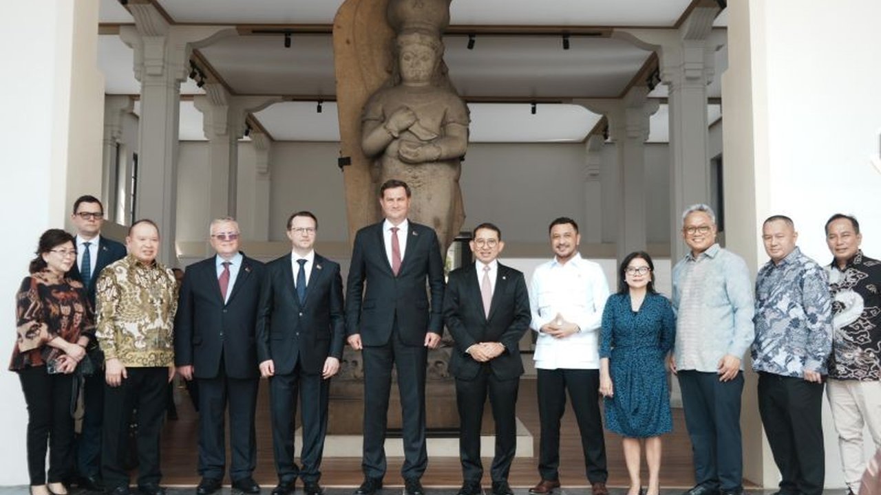 Menteri Kebudayaan Fadli Zon dorong Pertukaran Budaya Indonesia Belarus sebagai pilar utama pererat hubungan bilateral, bahas pembaruan MoU dan Days of Culture.