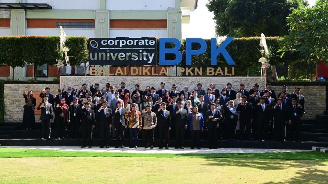 BPK RI gelar pelatihan internasional audit Ekonomi Biru bagi lembaga audit negara dunia. Pelatihan ini krusial untuk memastikan tata kelola kelautan berkelanjutan.