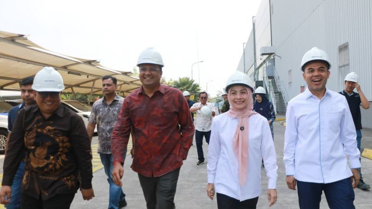 Bupati Serang Ratu Rachmatu Zakiyah mengapresiasi industri yang berkomitmen memberantas Pungli Rekrutmen Tenaga Kerja. Simak bagaimana langkah ini menciptakan keadilan bagi warga lokal.