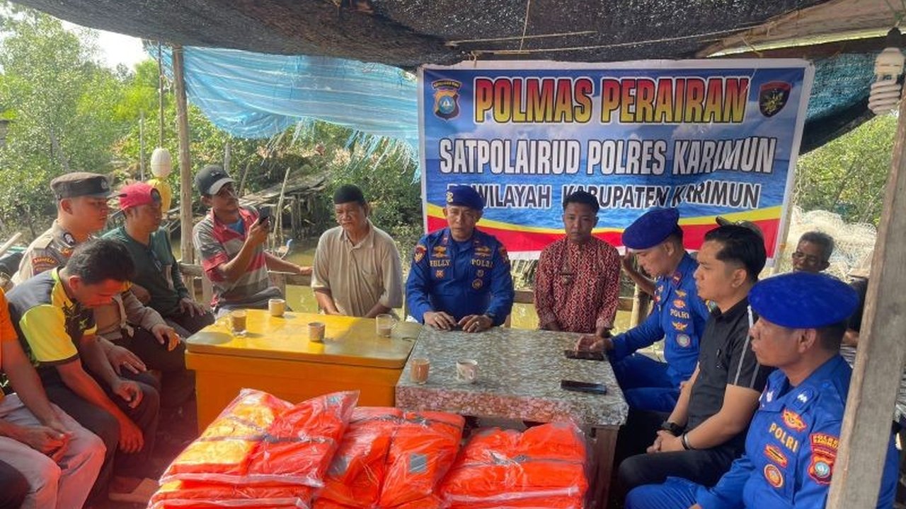 Satpolairud Polres Karimun aktif mengedukasi dan membagikan puluhan jaket pelampung demi meningkatkan Keselamatan Pelayaran Nelayan, menyusul insiden kecelakaan laut di wilayah tersebut.