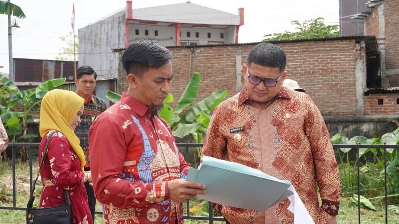 Wali Kota Makassar Munafri Arifuddin menyoroti kondisi Monumen Emmy Saelan yang rusak parah. Ia instruksikan perbaikan menyeluruh demi menjaga Situs Sejarah Makassar.