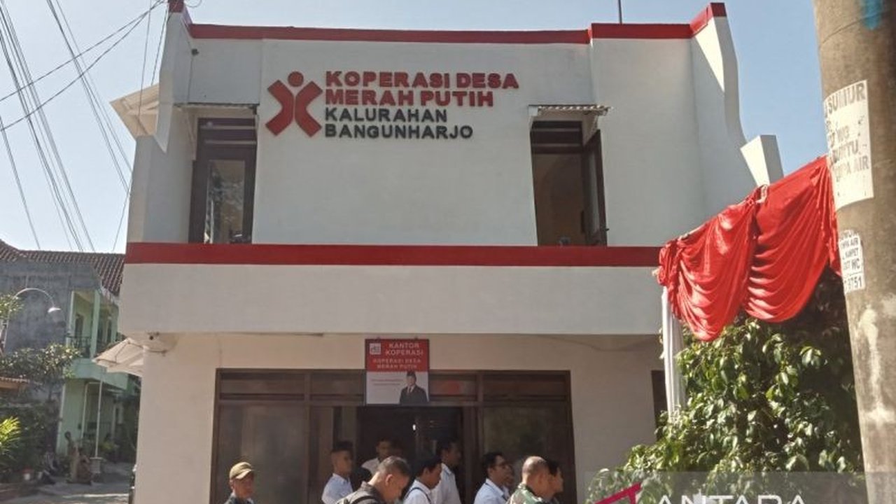 Koperasi Desa Merah Putih Bangunharjo di Bantul konsisten memenuhi kebutuhan pupuk bersubsidi bagi 217 petani. Simak bagaimana mereka mengatasi tantangan operasional!