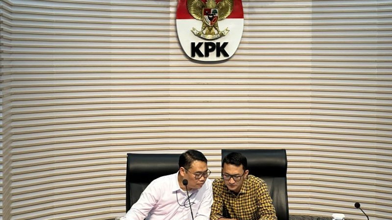 KPK kembali bergerak cepat! Operasi Tangkap Tangan (OTT) terbaru KPK di Sulawesi Selatan kini tengah berlangsung, diduga terkait dana DAK pembangunan rumah sakit.