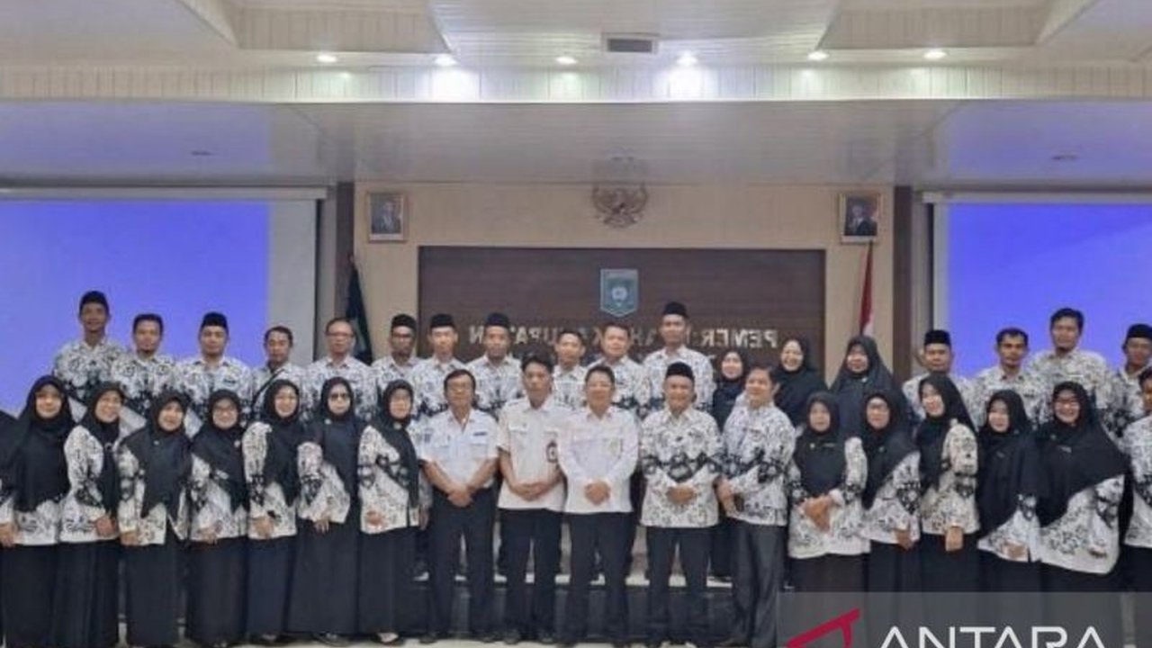 Pemkab Bangka Tengah serius tingkatkan kapasitas guru melalui fasilitasi pendidikan lanjutan. Apa saja komitmennya demi mencetak generasi unggul?