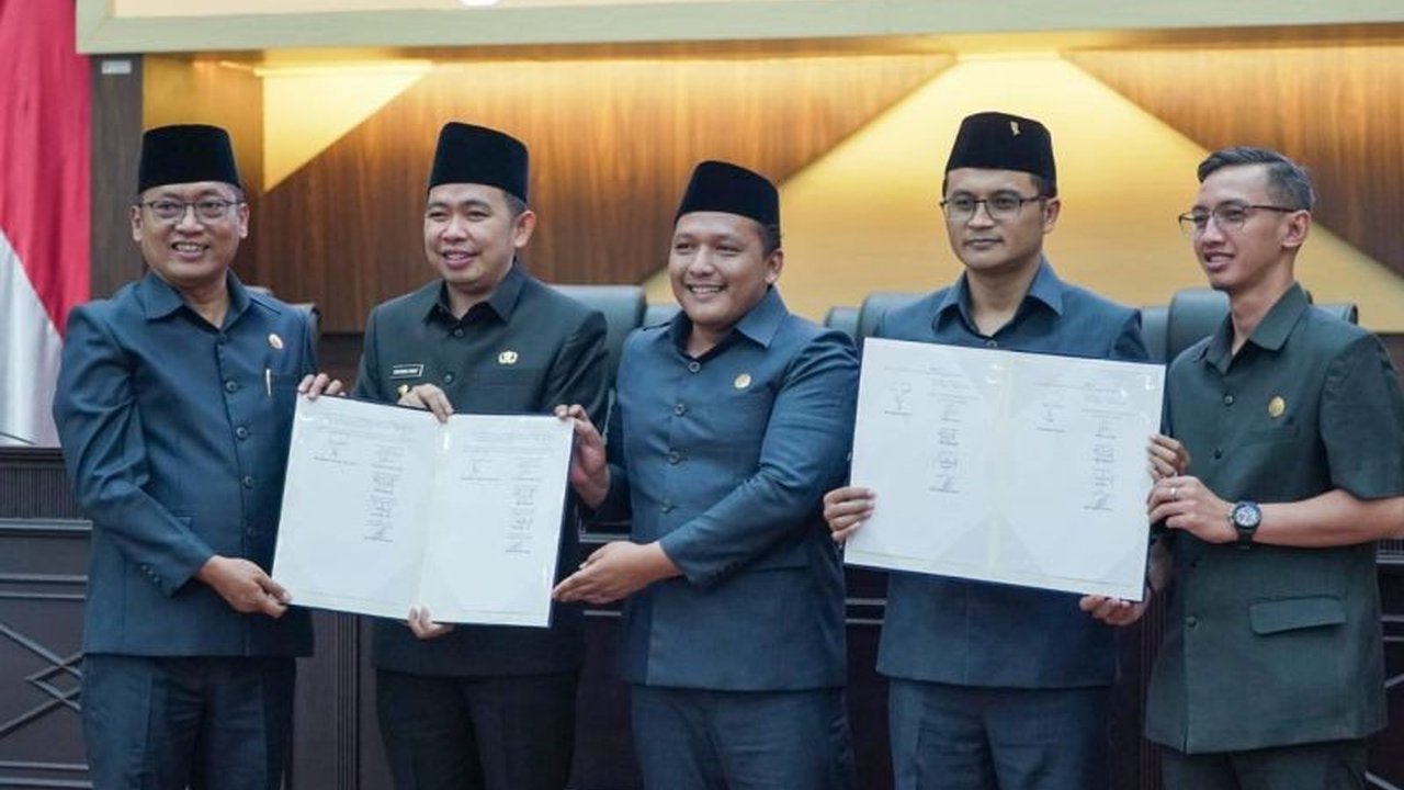 Pemerintah Kabupaten dan DPRD Jember sahkan P-APBD 2025 Jember senilai Rp4,95 triliun, percepat program strategis demi kesejahteraan masyarakat.
