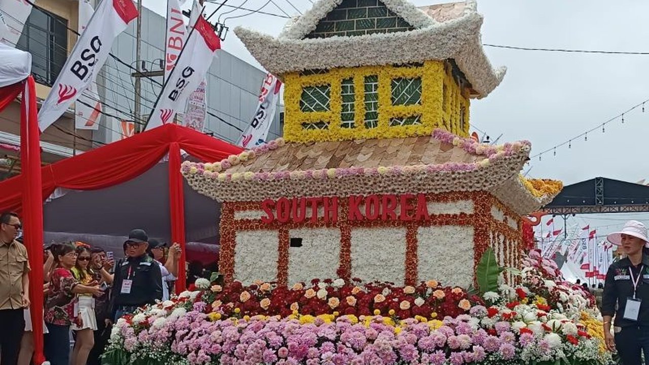 Pemerintah Kota Tomohon menargetkan 310.000 wisatawan pada gelaran Tomohon International Flower Festival (TIFF) 2025. Apa strategi di balik target ambisius ini?