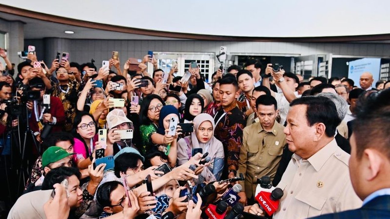 Presiden terpilih Prabowo Subianto menginginkan perayaan HUT RI Sederhana pada 17 Agustus 2025 mendatang, dengan fokus utama pada kerja nyata untuk rakyat. Mengapa demikian?