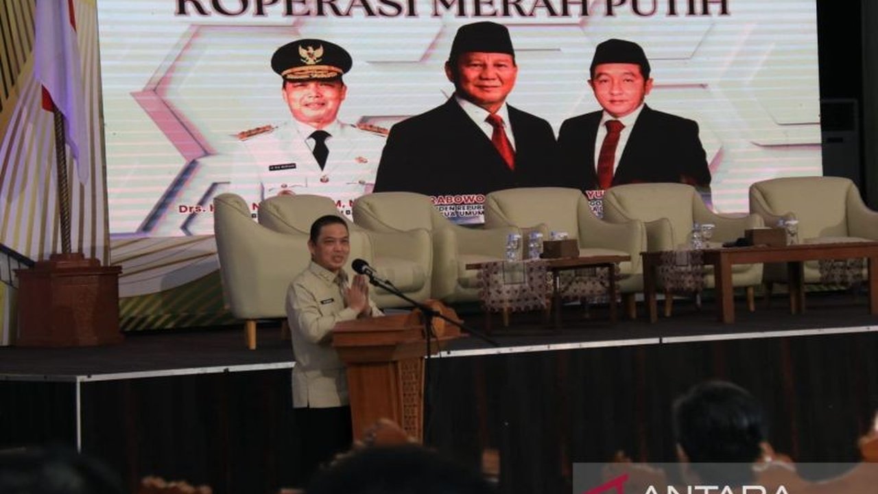 Provinsi Kalimantan Barat sukses menuntaskan pembentukan 2.143 Koperasi Merah Putih di desa/kelurahan, menjadi pionir penggerak ekonomi rakyat dan ketahanan pangan.