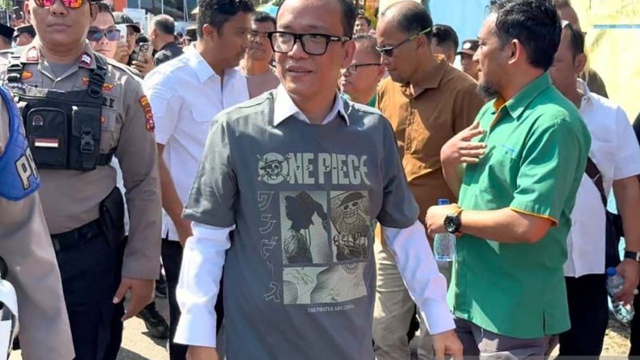 Bikin Heboh! Wakil Menteri Ketenagakerjaan Tampil dengan Kaus One Piece Dukung Buruh Mogok, Simbol Perlawanan Ketidakadilan?