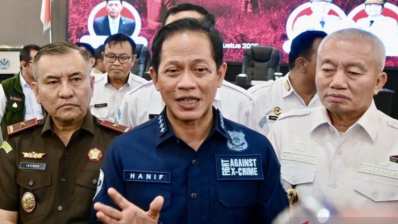 Menteri LH Hanif Faisol Nurofiq ungkap 13 kabupaten/kota di Kalsel masih 'Kota Kotor' jelang Adipura 2025. Apa tantangan pengelolaan sampah di sana?