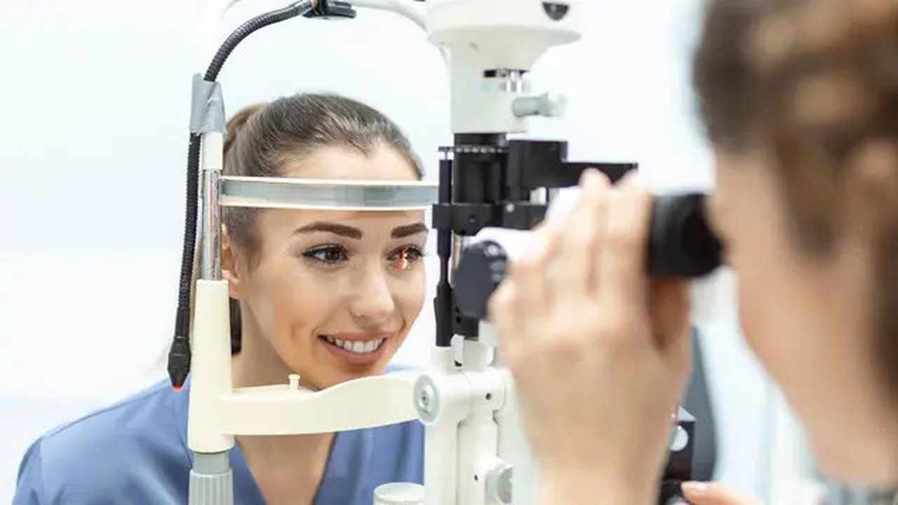 Beberapa tahapan ini harus dilakukan sebelum kamu mantap melakukan tindakan LASIK agar hasilnya maksimal tanpa efek samping di kemudian hari. (Foto dok: Freepik/stefamerpik).
