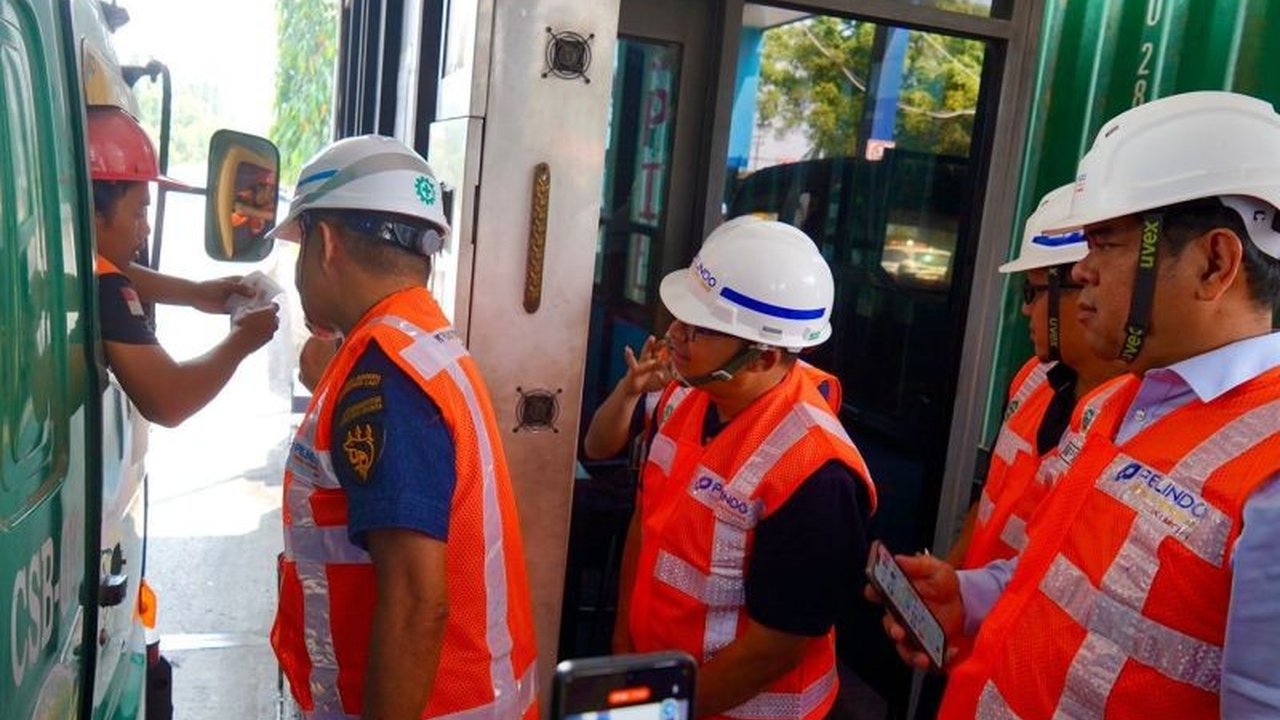 PT TTL memperluas implementasi Terminal Booking System (TBS) ke TPK Nilam dan Berlian, menjanjikan efisiensi operasional pelabuhan yang lebih baik dan mengurangi kemacetan. Bagaimana sistem ini bekerja?