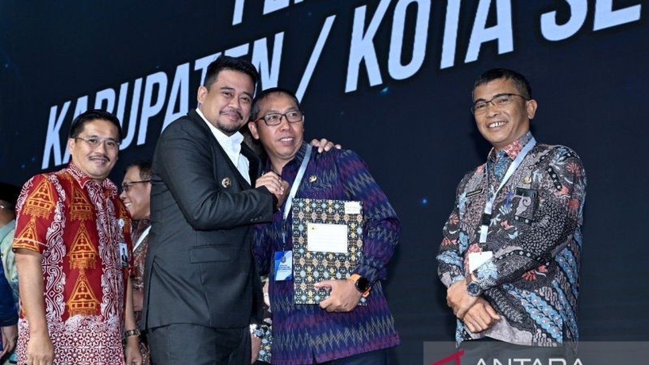 Gubernur Sumut Bobby Nasution menunaikan sebagian utang DBH Sumut senilai Rp674 miliar kepada 33 kabupaten/kota. Mengapa pembayaran ini penting bagi pembangunan daerah?