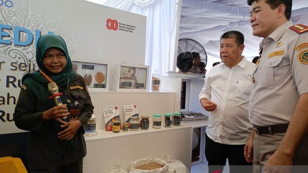 Gubernur Kepulauan Bangka Belitung menargetkan peningkatan signifikan dalam Ekspor Komoditas Babel, dari lada putih hingga ikan segar, demi pertumbuhan ekonomi daerah.