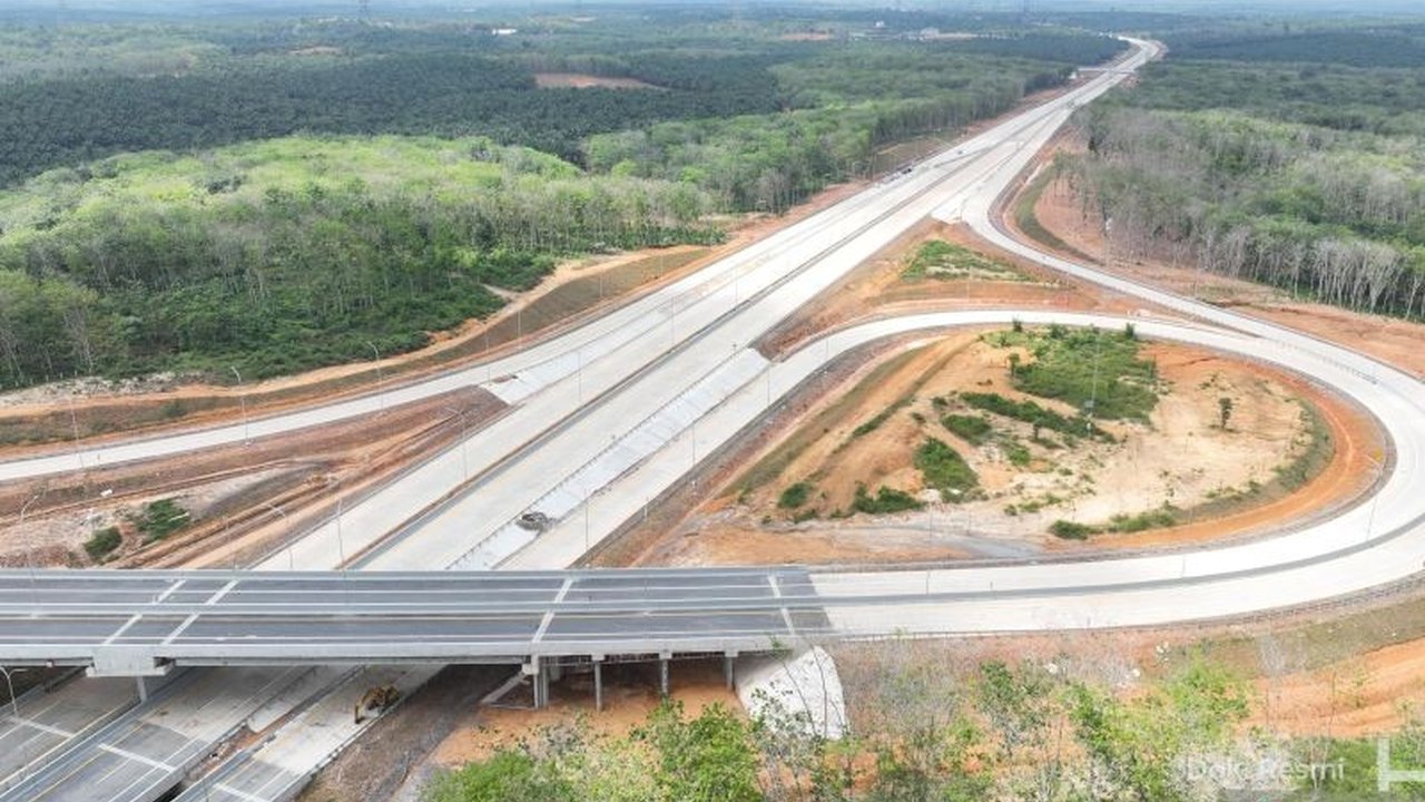 PT Hutama Karya telah merampungkan Uji Laik Fungsi Tol Jambi seksi 4 Tempino - Ness, menjanjikan efisiensi waktu tempuh dan kelancaran mobilitas.