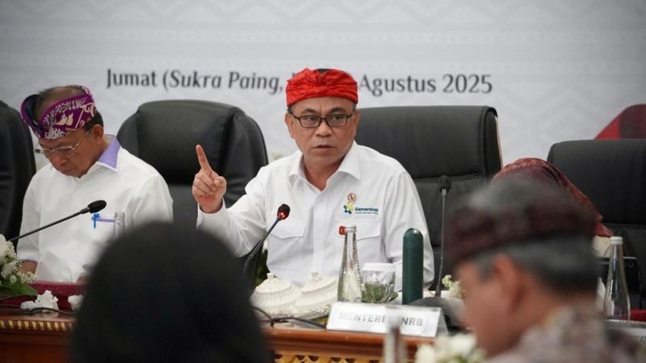 Menteri Koperasi Budi Arie Setiadi menegaskan pentingnya regulasi yang kuat dan solid untuk operasional Koperasi Desa/Kelurahan Merah Putih (KDMP) demi percepatan dan efektivitasnya.