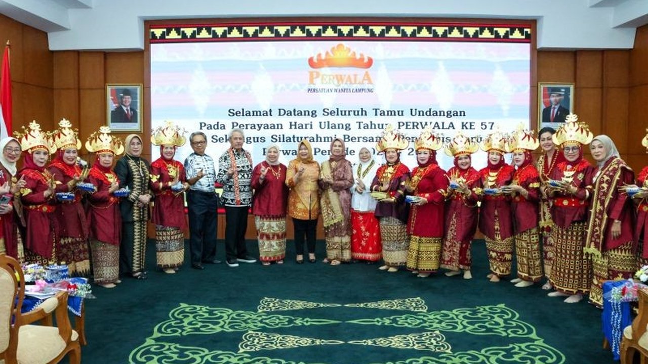 Sekjen MPR Siti Fauziah tegaskan peran perempuan dalam pembangunan bangsa krusial, tak hanya di organisasi tapi juga keluarga. Simak bagaimana kontribusi mereka membentuk Indonesia Emas 2045.