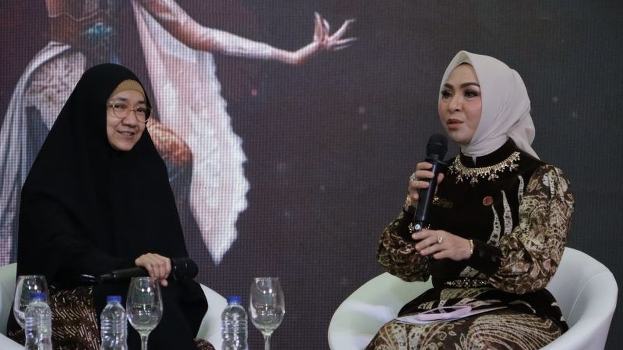 Dekranasda Kalsel berkolaborasi dengan desainer nasional Irmasari Joedawinata untuk membawa Kain Sasirangan, warisan budaya Banjar, tampil modern dan mendunia.