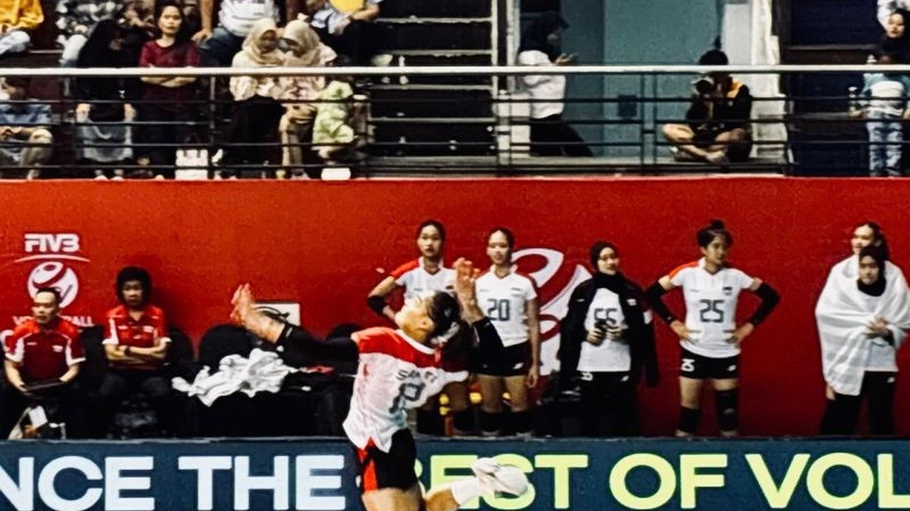 Tim Voli Putri U-21 Indonesia mencetak sejarah dengan kemenangan perdana di Kejuaraan Dunia, mengalahkan Kanada 3-1. Bagaimana jalannya pertandingan sengit ini?