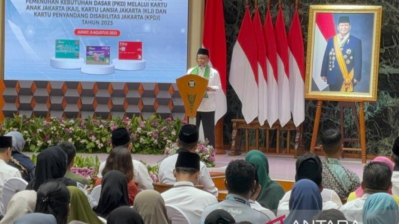 Pemerintah Provinsi DKI Jakarta menambah 56.351 penerima baru Bantuan Sosial DKI Jakarta di tahun 2025. Simak detail dan fasilitas menarik yang mereka dapatkan!