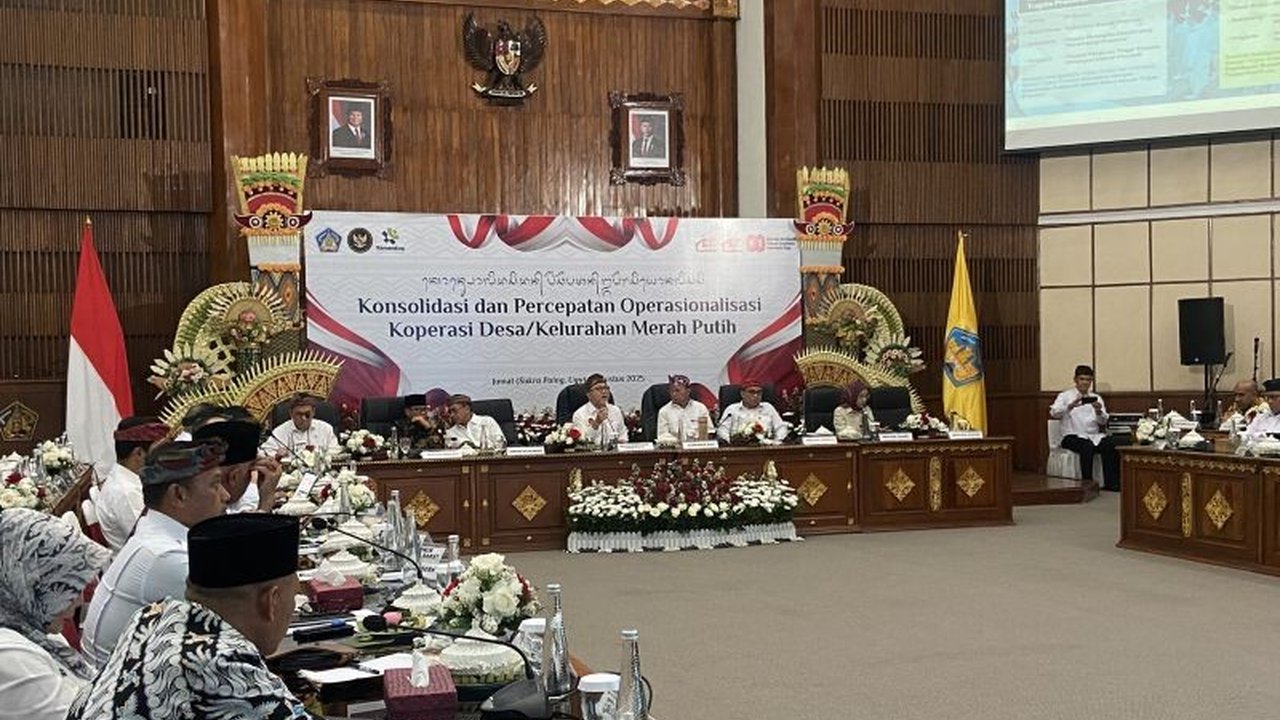 Menteri Koordinator Zulkifli Hasan mendesak gubernur se-Indonesia untuk rutin menggelar rapat pengawasan Kopdes Merah Putih demi pemerataan ekonomi desa. Mengapa ini penting?