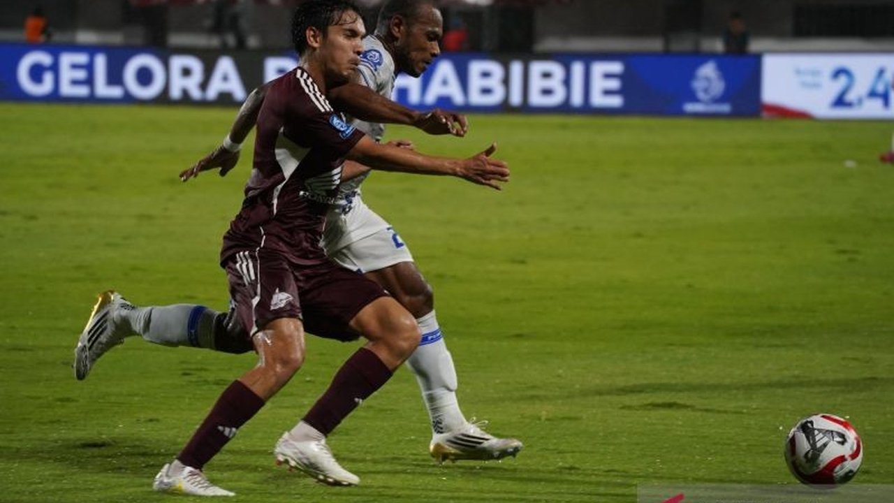 PSM Makassar Imbang 1-1 melawan Persijap Jepara di pekan pertama BRI Super League, diwarnai gol penyama kedudukan di menit akhir yang dramatis.