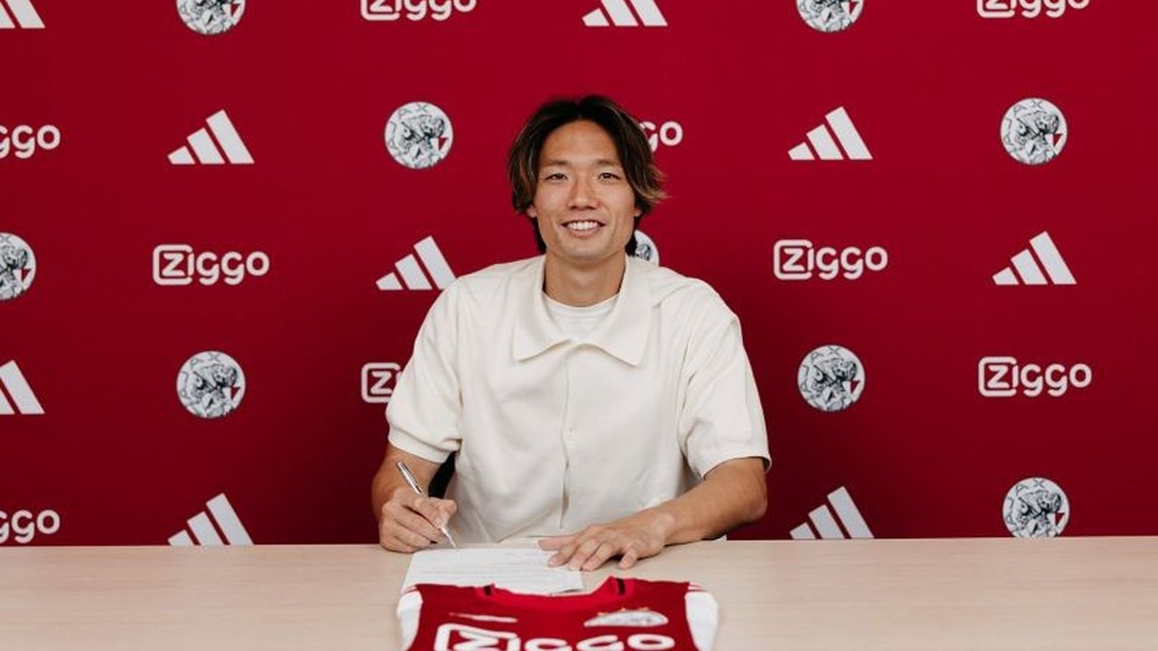 Ajax resmi mendatangkan bek tangguh Ko Itakura dari Borussia Monchengladbach, menjadikannya pemain Jepang pertama di klub dan diharapkan membawa stabilitas di lini pertahanan.