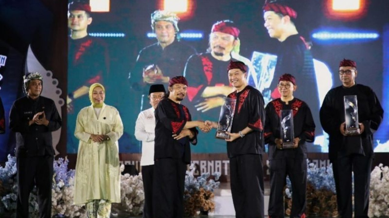 Wakil Menteri Pemuda dan Olahraga Taufik Hidayat berharap Kasundan International Silat Camp (KISC) 2025 menjadi fondasi kuat bagi pengembangan Pencak Silat dan ekonomi lokal. Simak selengkapnya!