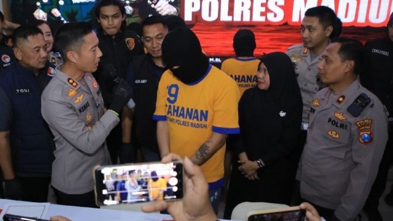 Polres Madiun berhasil menangkap residivis penipuan motor yang telah beraksi 24 kali di berbagai kota. Pelaku terancam hukuman 4 tahun penjara.