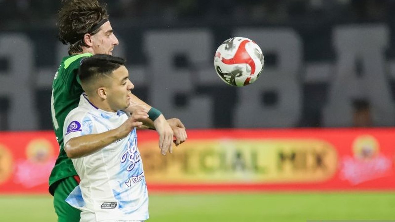 PSIM Yogyakarta, tim berjuluk Laskar Mataram, berhasil meraih kemenangan perdana di BRI Super League setelah 18 tahun absen, memicu pertanyaan tentang potensi kebangkitan mereka musim ini.