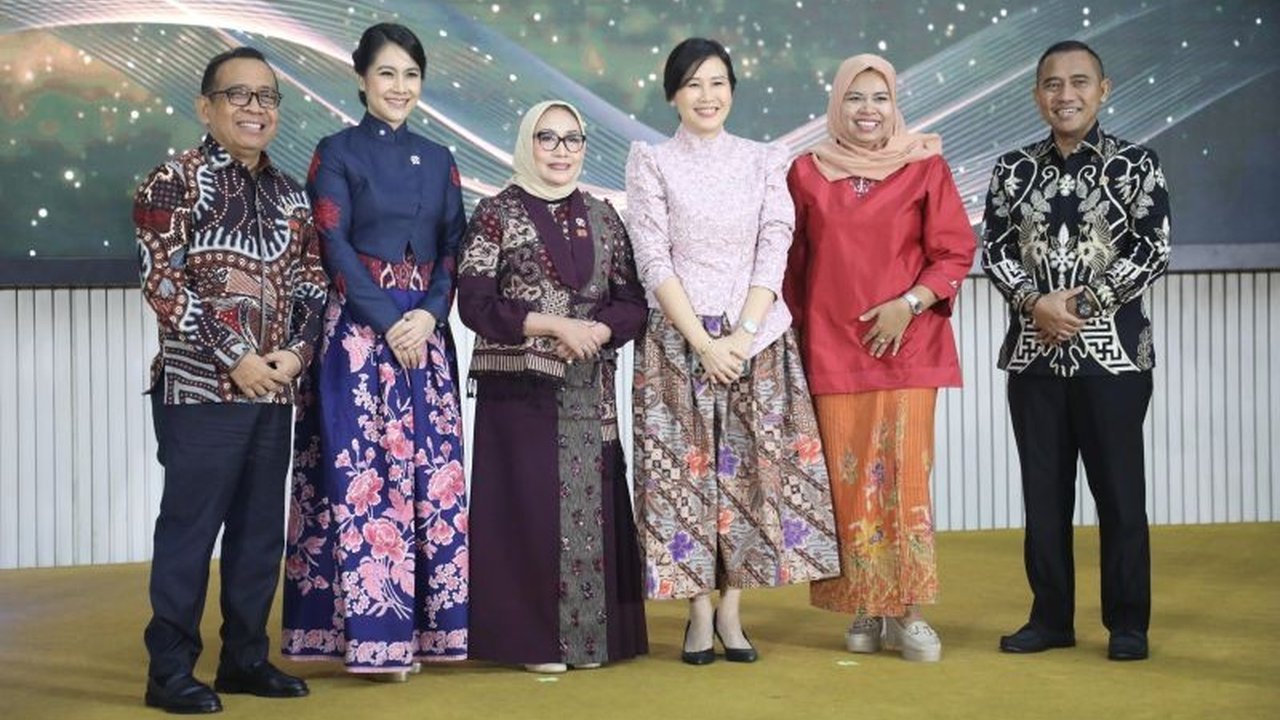 KemenPPPA kembali menganugerahkan Penghargaan KLA kepada 355 kabupaten/kota sebagai bentuk apresiasi komitmen daerah dalam mewujudkan lingkungan aman bagi anak. Simak detailnya!