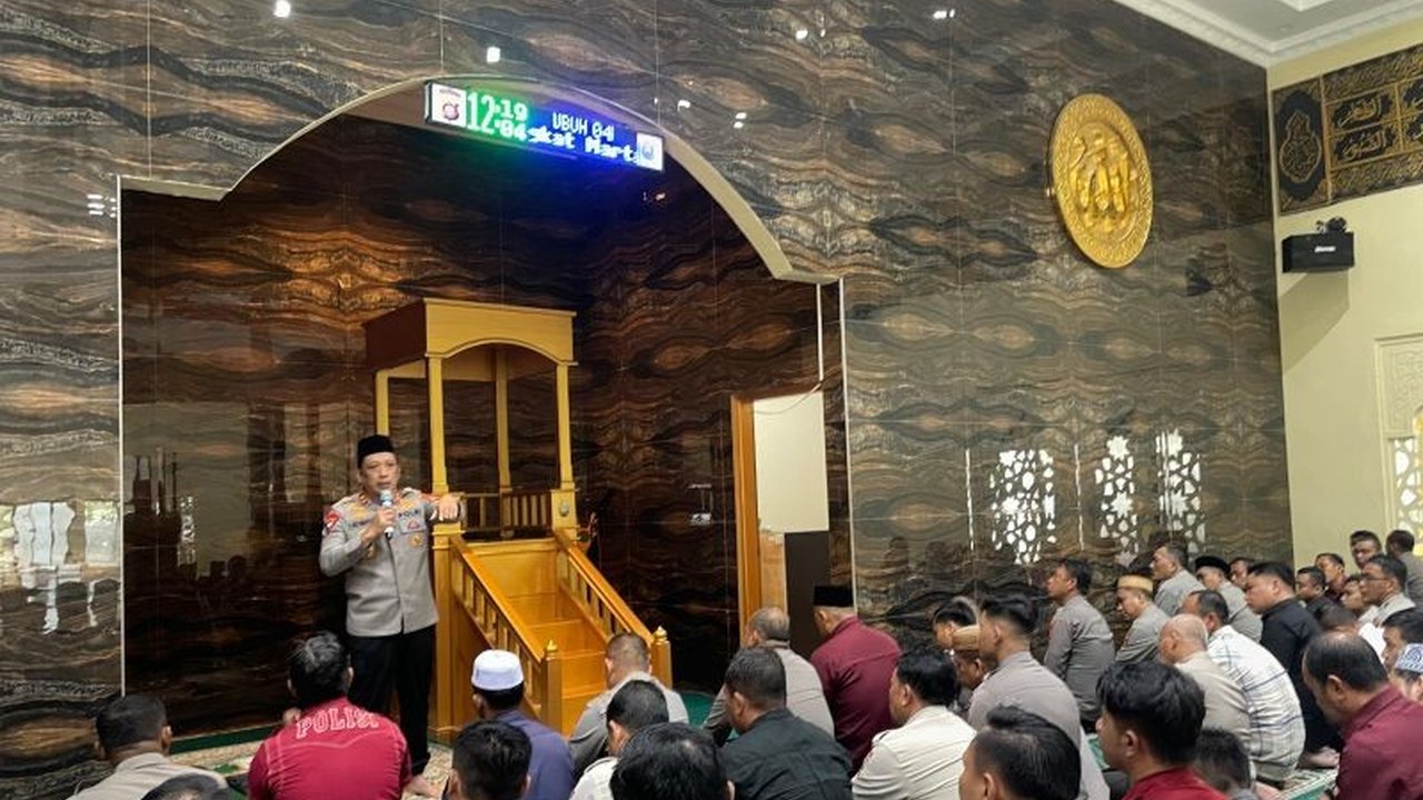 Kapolda Gorontalo Irjen Pol R Eko Wahyu Prasetyo menyerukan seluruh personel Polri untuk aktif memakmurkan masjid, guna membentuk karakter polisi yang jujur dan amanah.