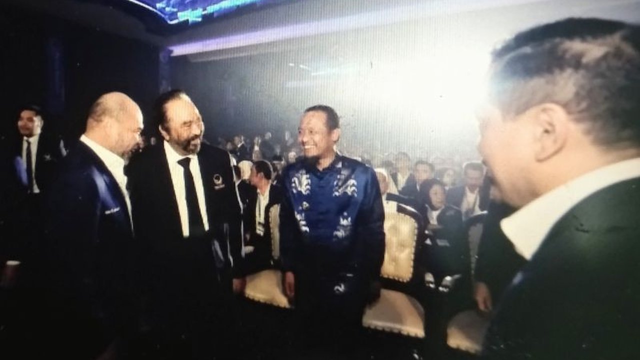 Gubernur Sulsel Andi Sudirman Sulaiman menyatakan Rakernas NasDem di Makassar membawa berkah ekonomi signifikan. Simak bagaimana ribuan peserta menggerakkan sektor pariwisata dan UMKM.