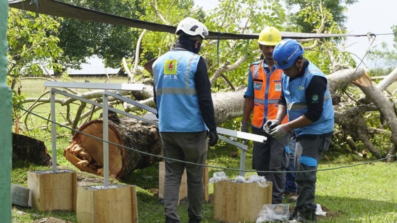 PLN melalui program inovatif SuperSUN menerangi SD Negeri 81 Halmahera Selatan, wujudkan komitmen pendidikan dan energi berkelanjutan di kawasan 3T.