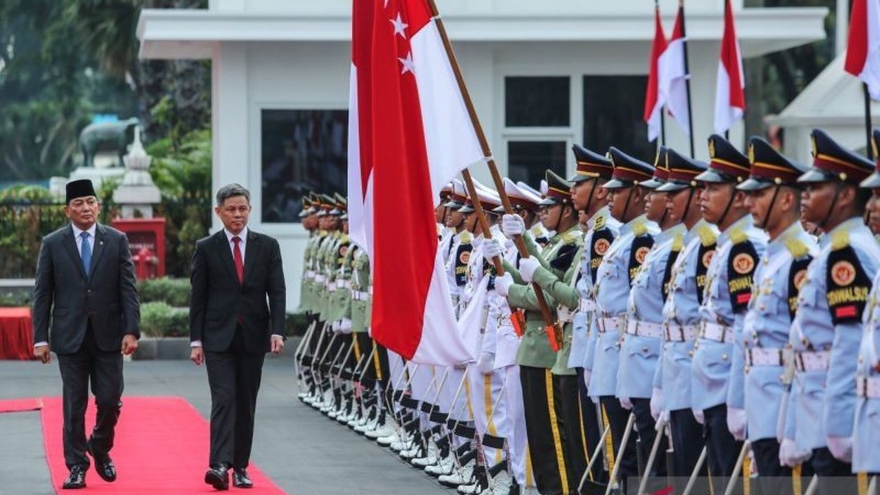 Menilik sejarah panjang dan kompleksitas hubungan Indonesia Singapura yang kini memasuki usia ke-60 tahun kemerdekaan Singapura, serta prospek kerja sama investasi dan inovasi di masa depan.