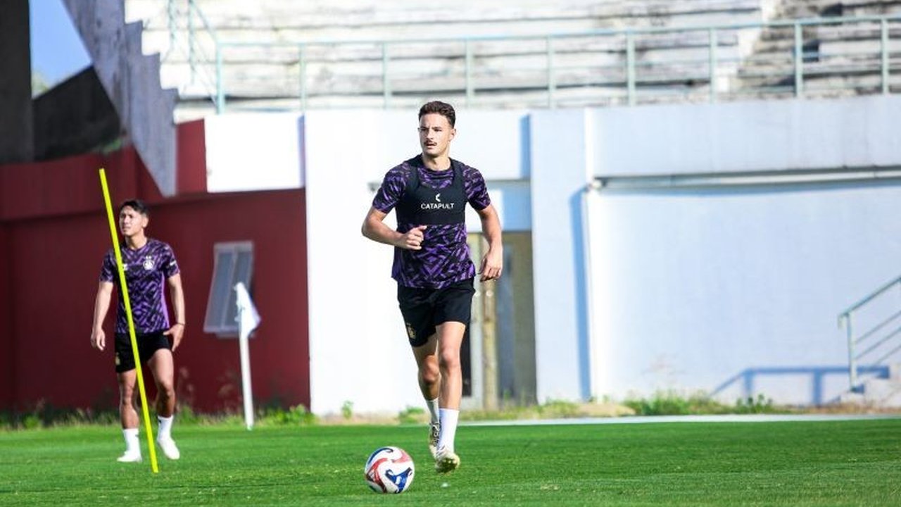 Persik Kediri kembali memperkuat lini depan dengan mendatangkan striker Spanyol Jose Enrique, menambah daftar pemain asing dan menjanjikan ketajaman baru untuk Liga 1 2025/2026.