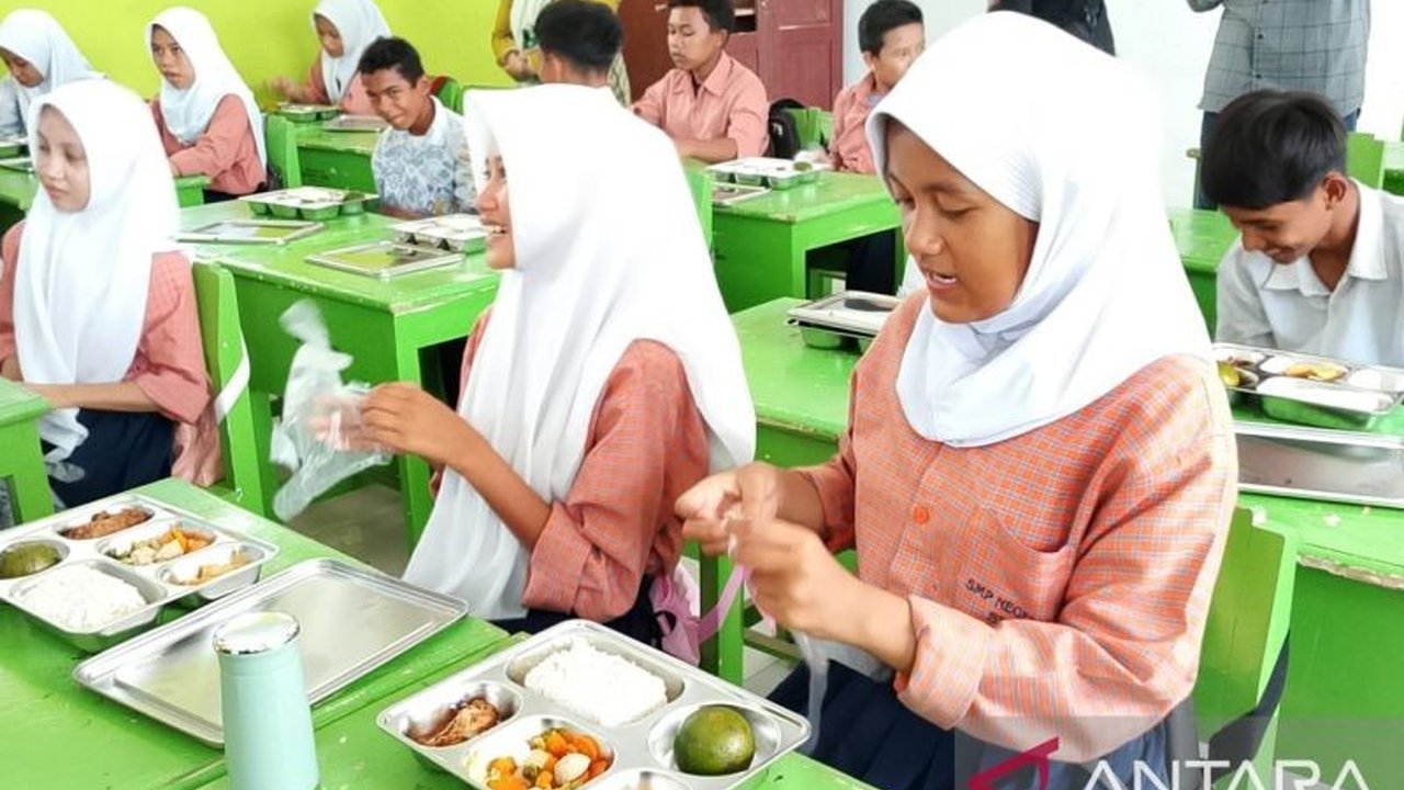 Program Makan Bergizi Gratis Sigi telah menjangkau ribuan siswa di wilayah Dolo dan sekitarnya. Simak detail lengkap implementasi dan rencana pengembangannya!