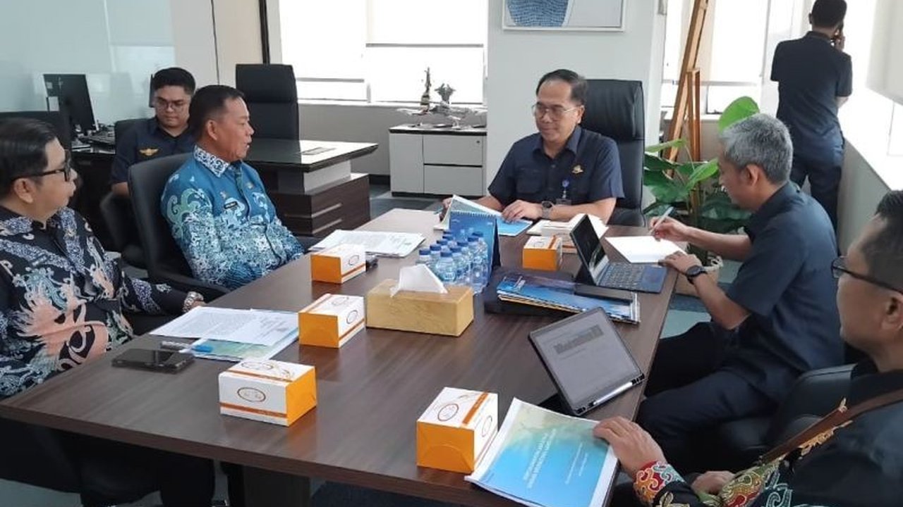 Pemerintah Provinsi Kalimantan Utara serius mengupayakan pemulihan status internasional Bandara Juwata Tarakan. Simak alasan krusial di balik perjuangan ini yang berdampak besar bagi ekonomi daerah.