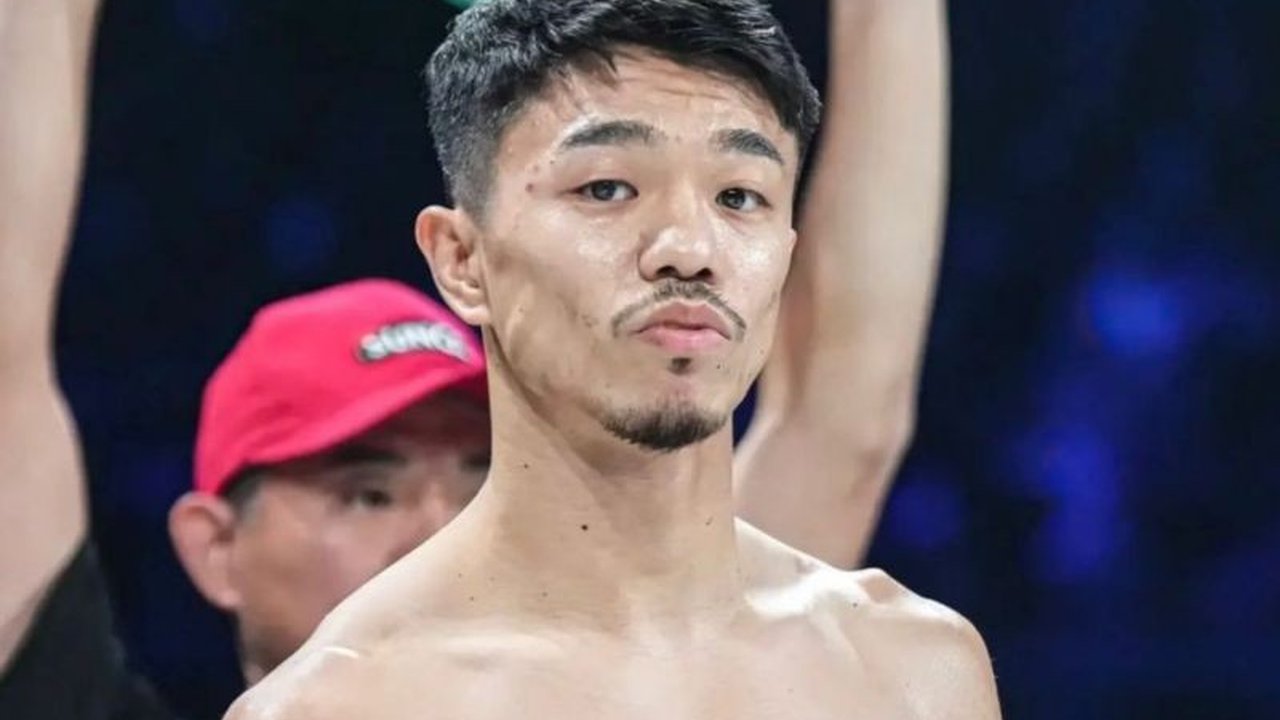 Junto Nakatani, petinju Jepang, secara mengejutkan melepas gelar juara bantam WBC-nya. Ia kini menargetkan gelar juara empat divisi dan duel panas melawan Naoya Inoue.