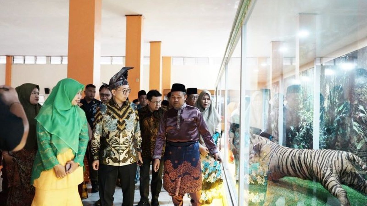 Menteri Kebudayaan Fadli Zon menegaskan pentingnya Museum Sang Nila Utama Riau sebagai pusat sejarah peradaban, mendorong adaptasi teknologi untuk menarik generasi muda.