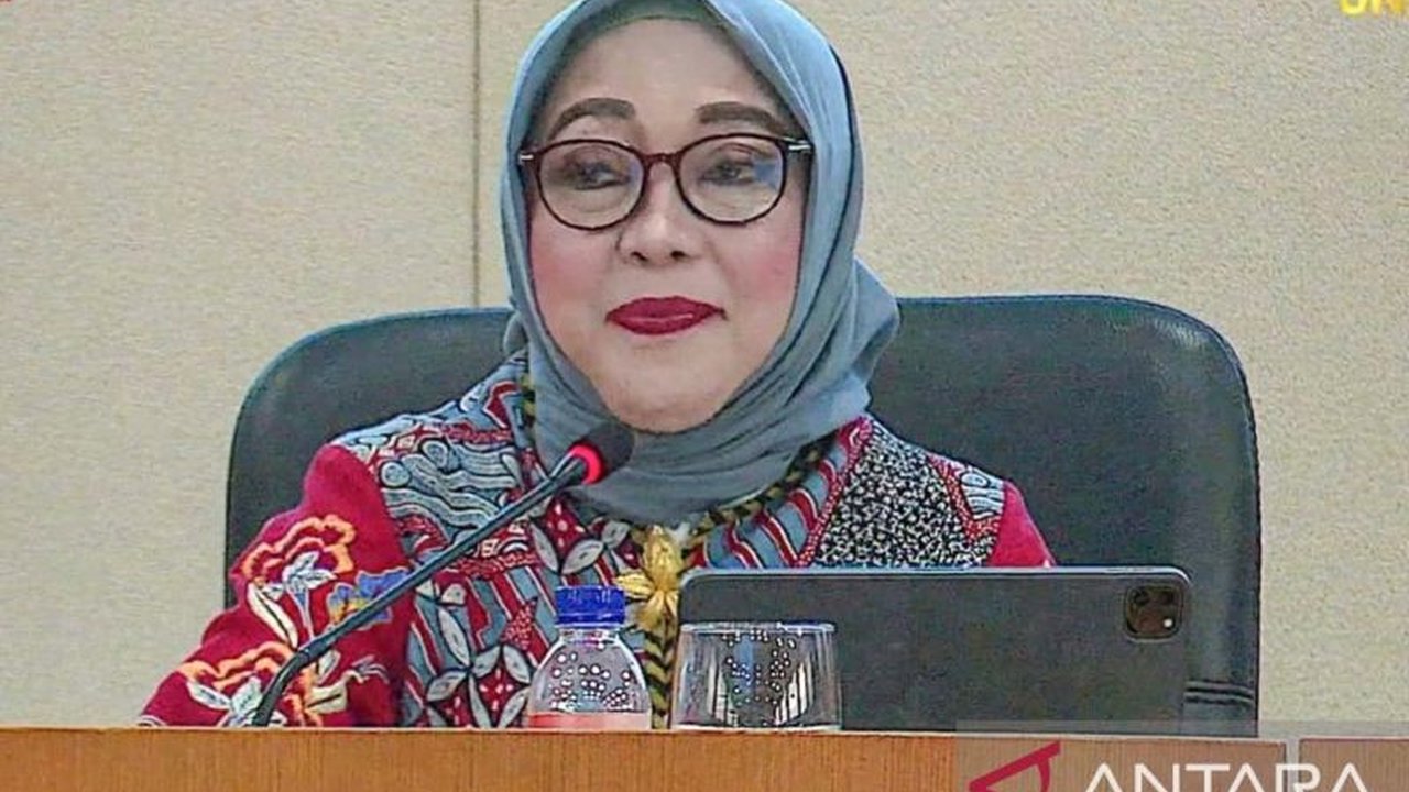 Ekonomi kreatif di Indonesia menunjukkan pertumbuhan signifikan selama 11 tahun terakhir, dengan peningkatan penyerapan tenaga kerja dan kontribusi nilai tambah yang fantastis.