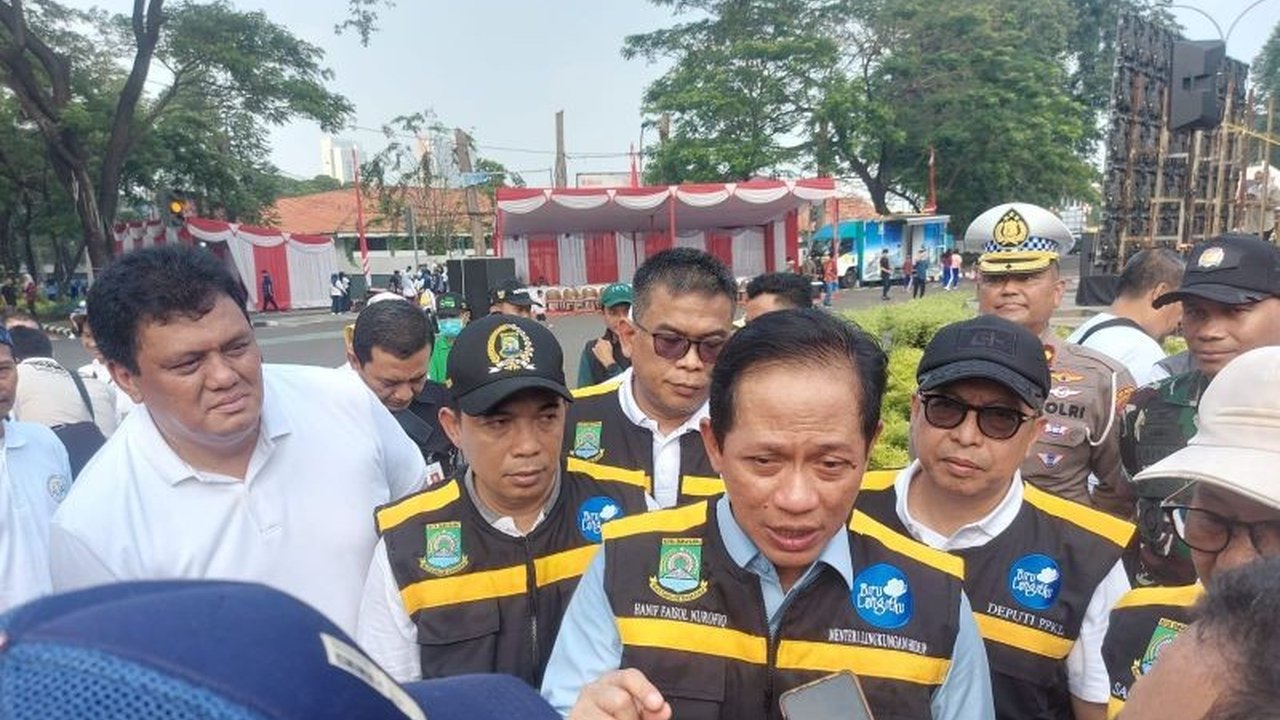 Kementerian Lingkungan Hidup (KLH) menutup dua perusahaan peleburan besi di Tangerang karena terbukti mencemari lingkungan. Ini adalah langkah serius KLH dalam mengatasi pencemaran lingkungan Tangerang.