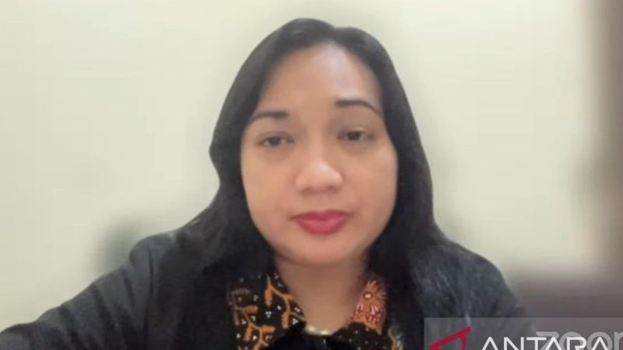 Direktur Eksekutif Indef sebut THR ASN sebagai bantalan ekonomi hadapi lonjakan harga jelang Lebaran 2025, namun pemerintah perlu jaga distribusi dan suplai barang.