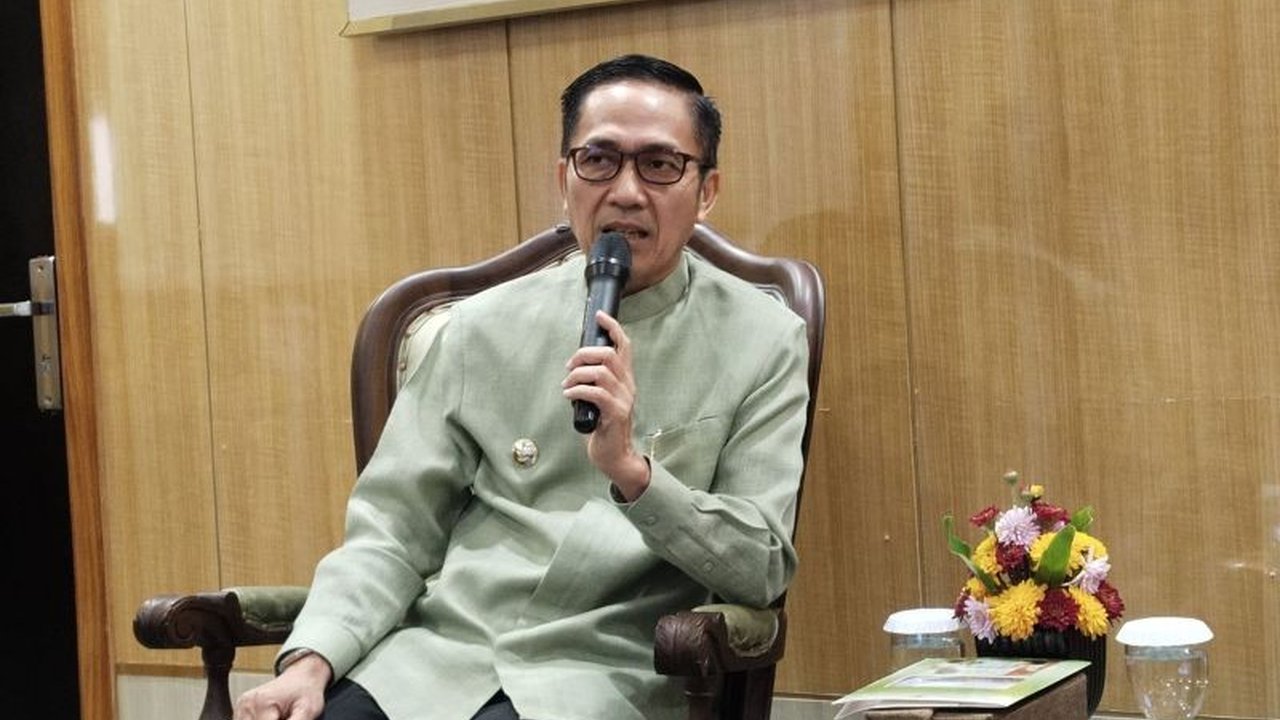 Pemerintah Kota Palembang sedang mengkaji kemungkinan pengalihan tenaga honorer non-database menjadi outsourcing, menyusul aturan Kemenpan-RB. Bagaimana nasib para Tenaga Honorer Palembang ini?